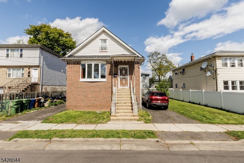 627 Van Buren Ave — photo