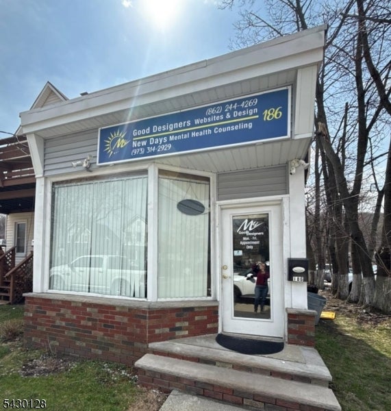 186 E Black Well St — photo