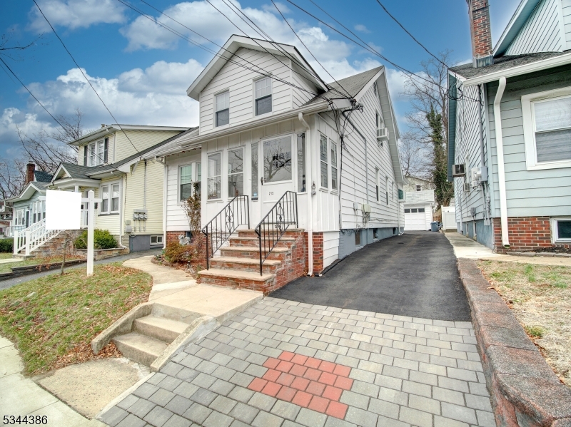 215 Jacoby Street — photo