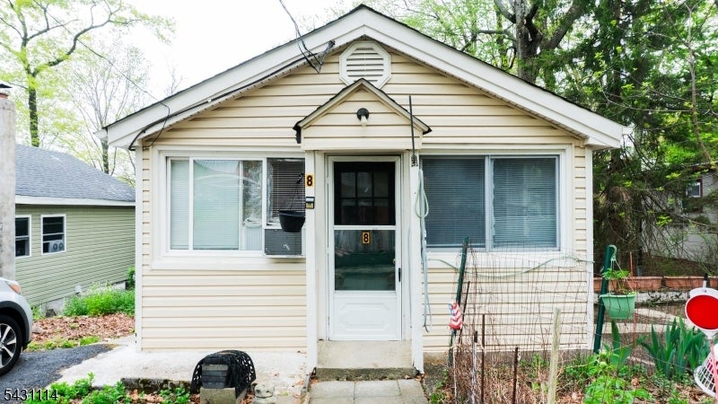 8 Cornell Way — photo