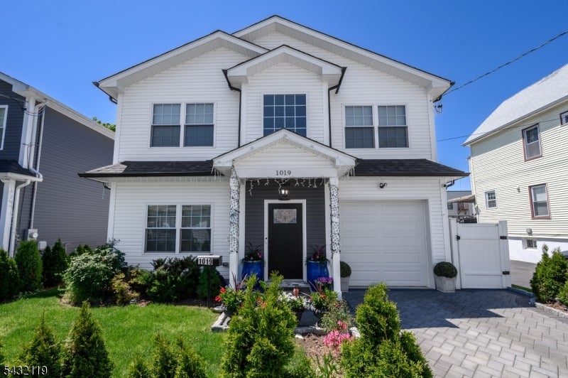 1019 Bishop Evans Way — photo