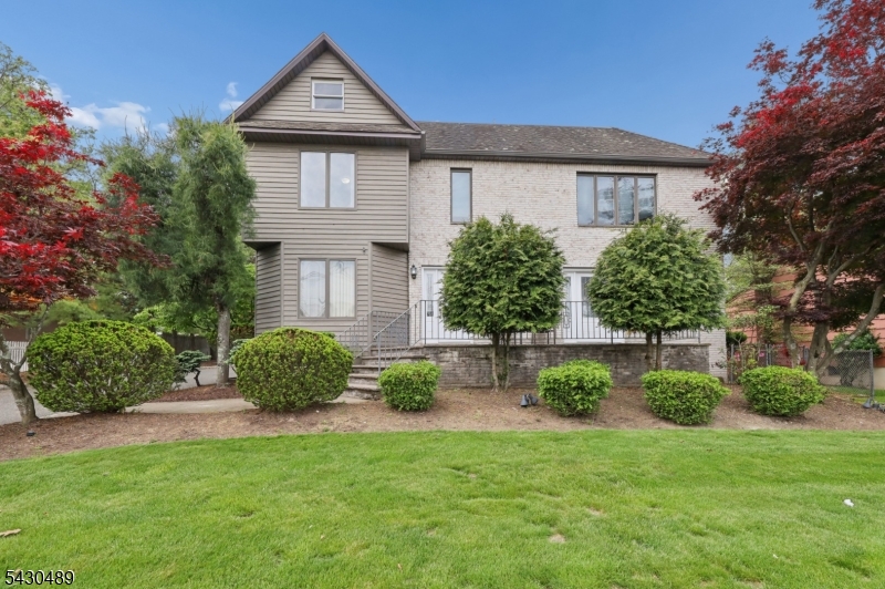 15 W Bradford Avenue — photo