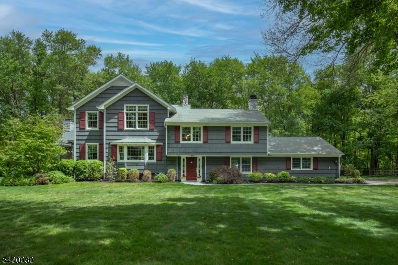 77 Riverside Dr — photo