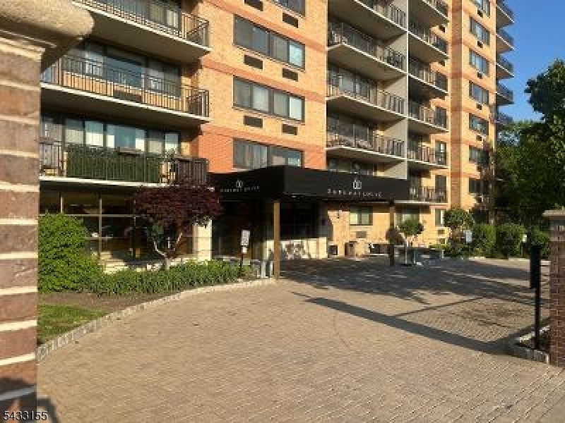 60 Parkway Dr 3G — photo