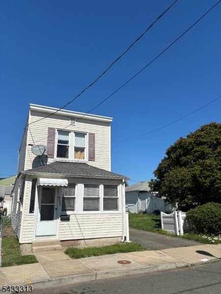 927 Meacham Ave — photo