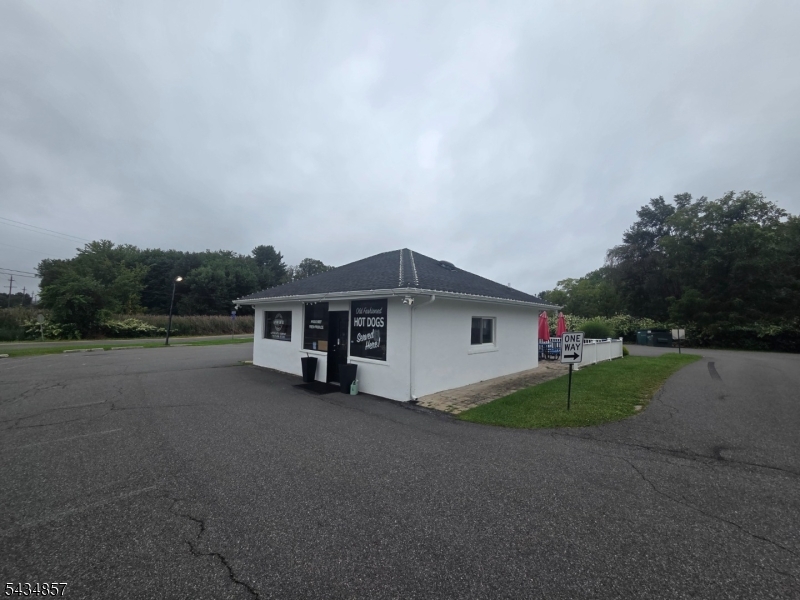269 US Highway 206 — photo