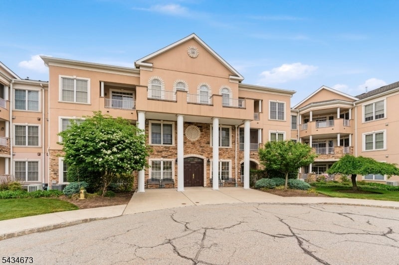 1328 Hamilton Dr — photo