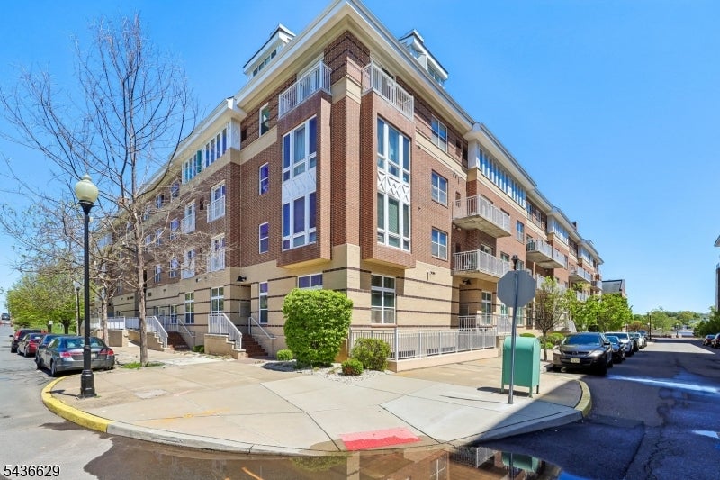 368 Rector St 419 — photo