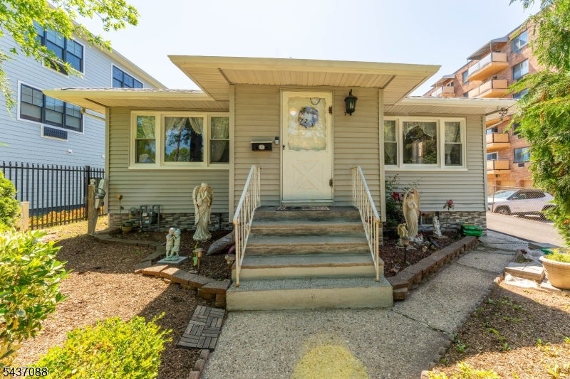 72 Clarendon Pl — photo