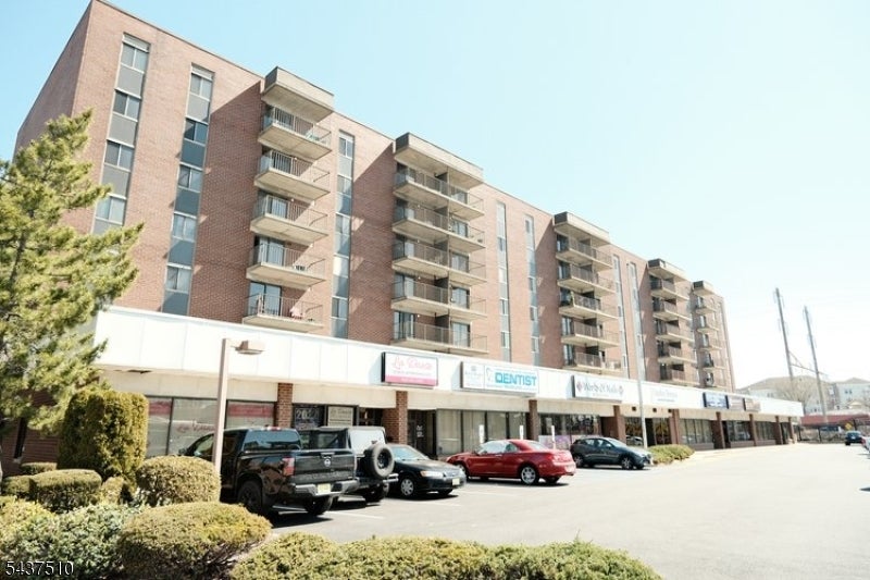 10 N Wood Ave 519 — photo