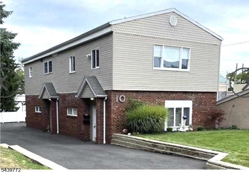 10 Evergreen Avenue 2 — photo