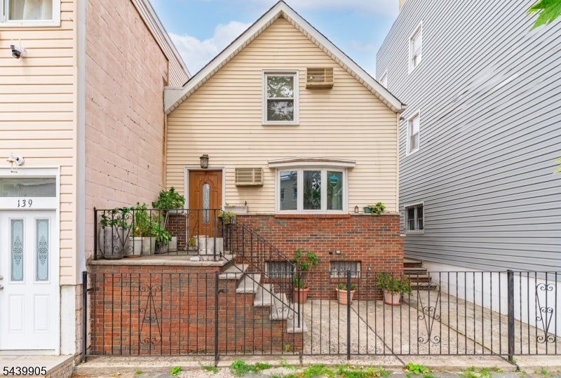 141 Walnut St — photo