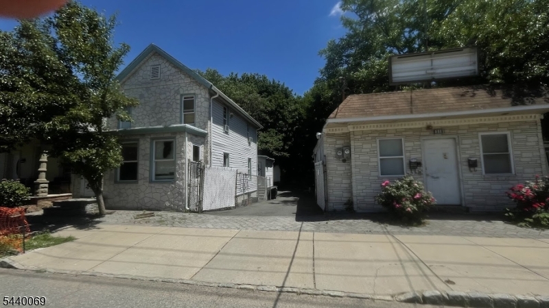 318 Cortlandt Street — photo