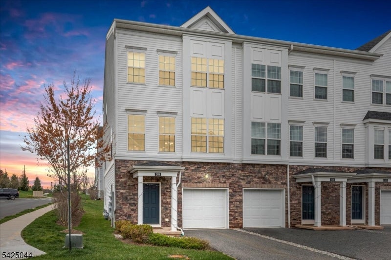 309 Saratoga Ct — photo
