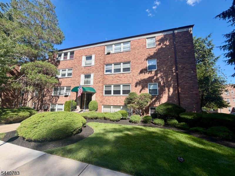 6-12 Hillside Ave C0204 2D — photo