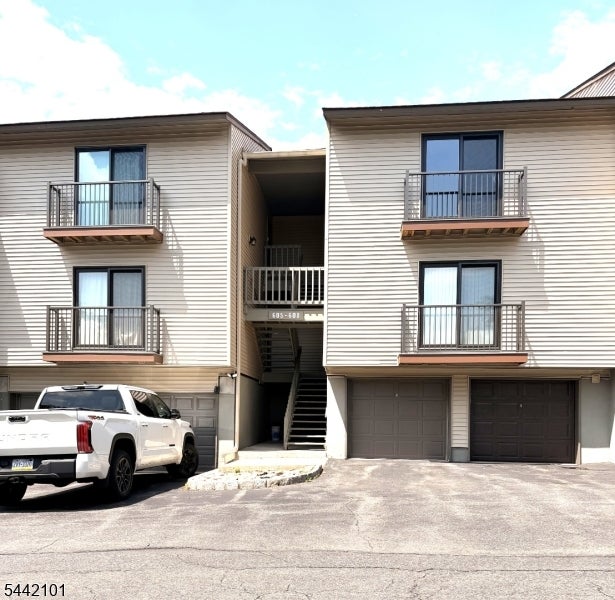 608 Spruce Hills Dr — photo