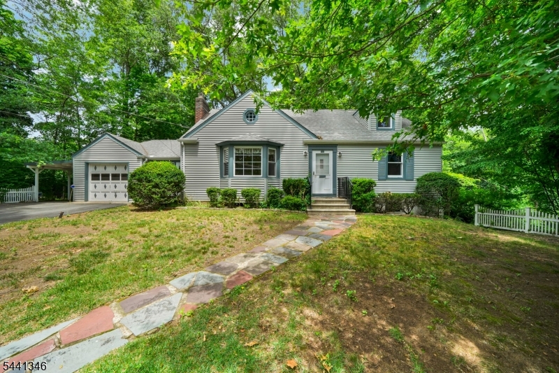 24 Lakeside Drive — photo