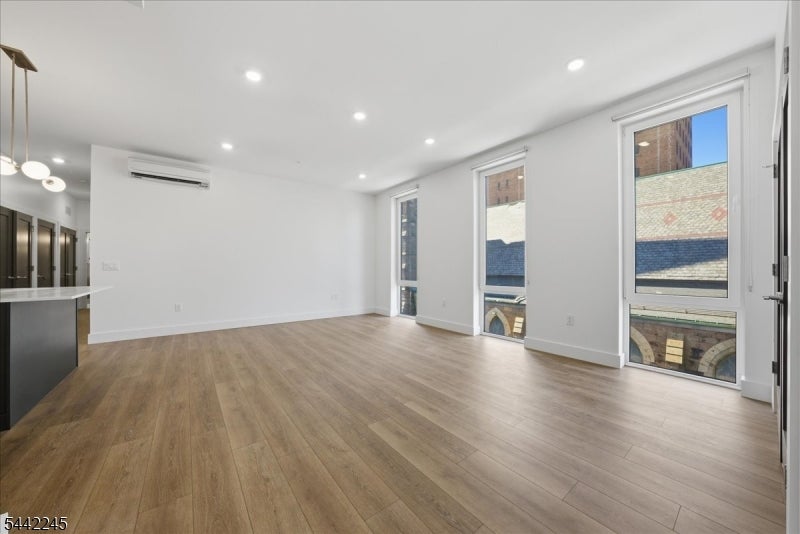 21 Lincoln Park 302 — photo