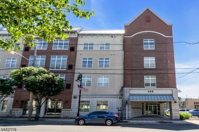 400 E Front St 415 — photo