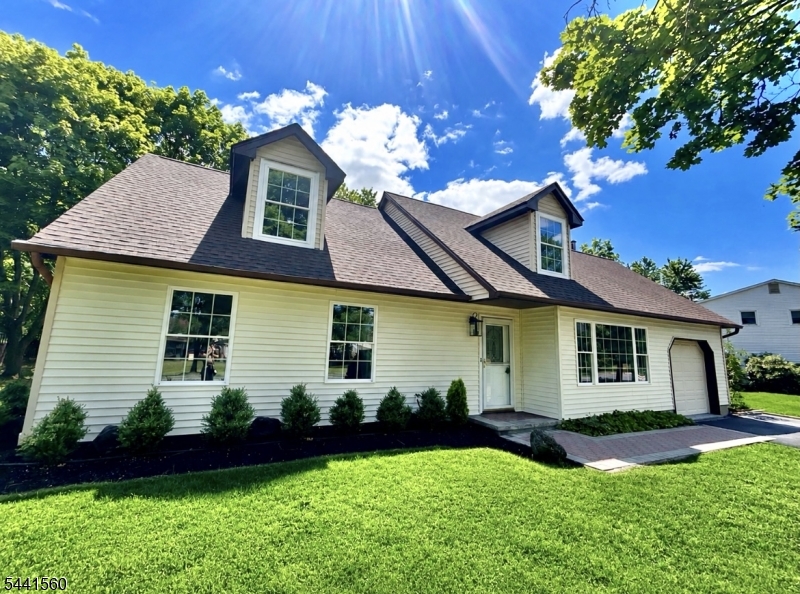 17 Londonderry Drive — photo