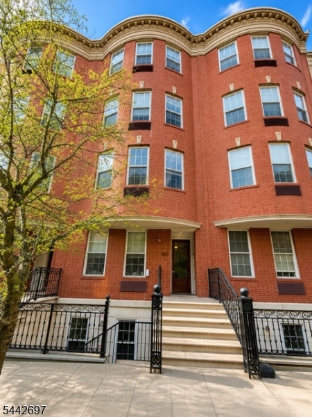 100 Tidewater Street 1G — photo