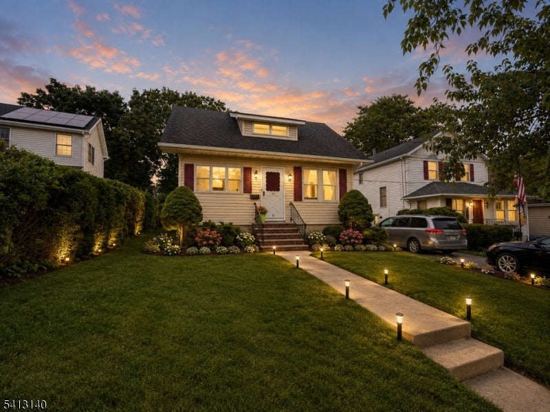 16 Elizabeth Ave — photo