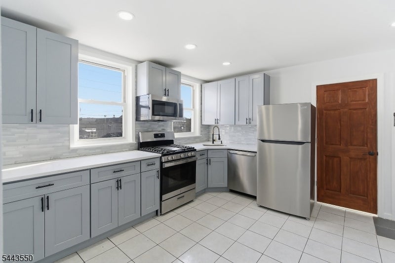 280 Wilson Ave 2L — photo