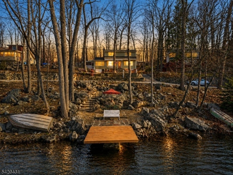 51 Lakeside Dr — photo