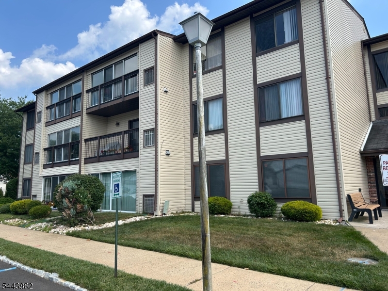 278 Crosse Drive 2H — photo