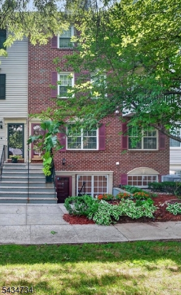 33 Seton Hall Drive — photo