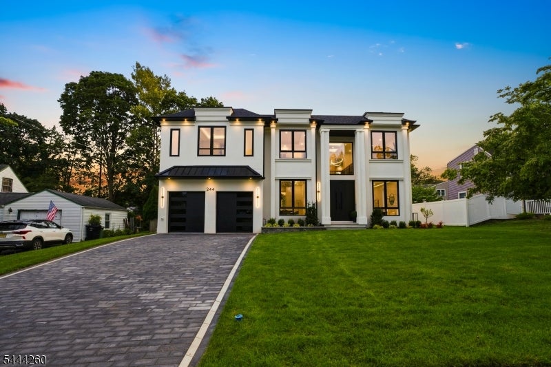 244 Washington Pl — photo