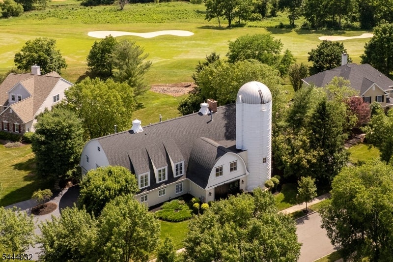 8 Flanders Valley Ct — photo