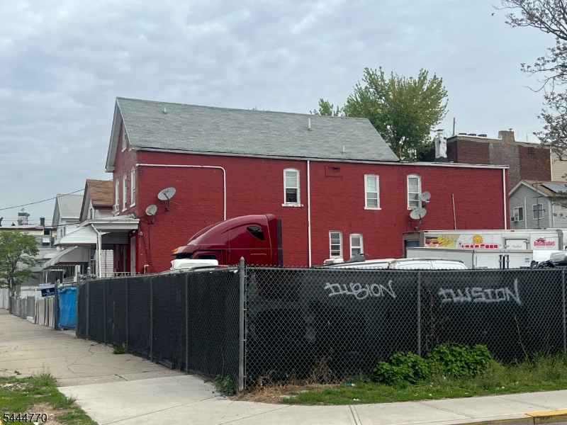 8 3rd Street — photo