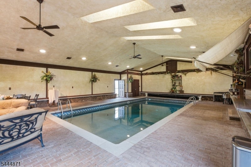 1453 Tooz Pl — photo
