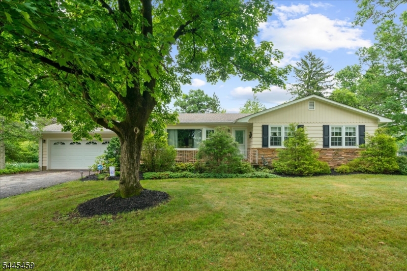 11 Meadow Brook Road, Flemington, NJ 08822