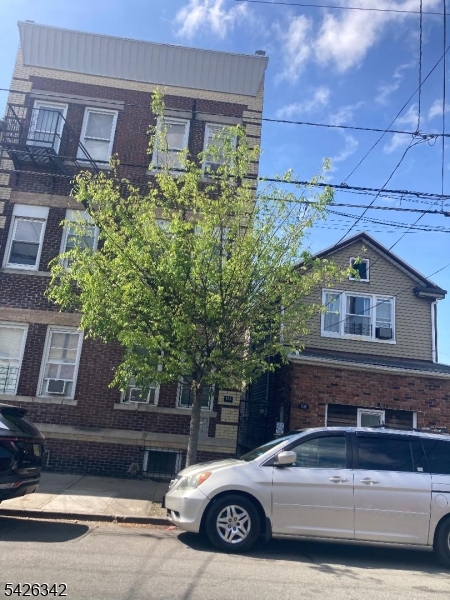 131 Delancy Street — photo