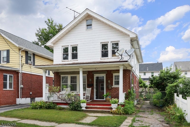 140 Valentine Pl — photo
