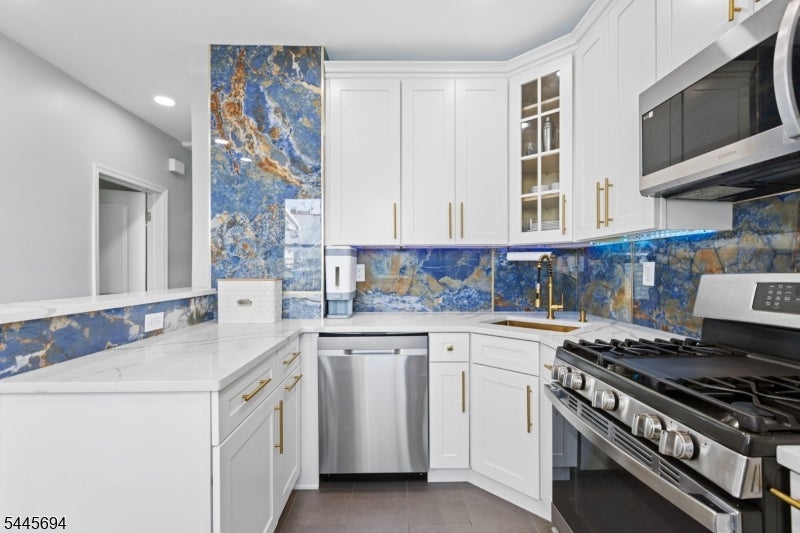 98 Bergen Ave 1 — photo