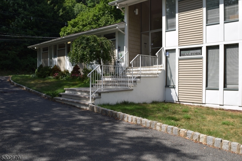 171 W Main Street — photo