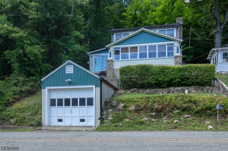 114 Lakeside Dr — photo