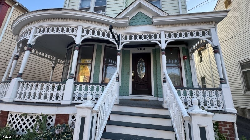 208 Main St — photo