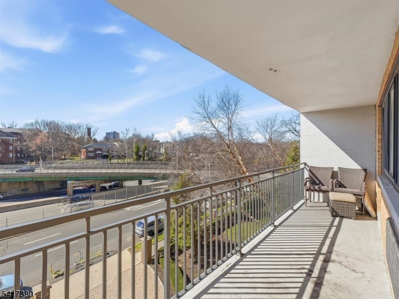 60 Parkway Dr — photo