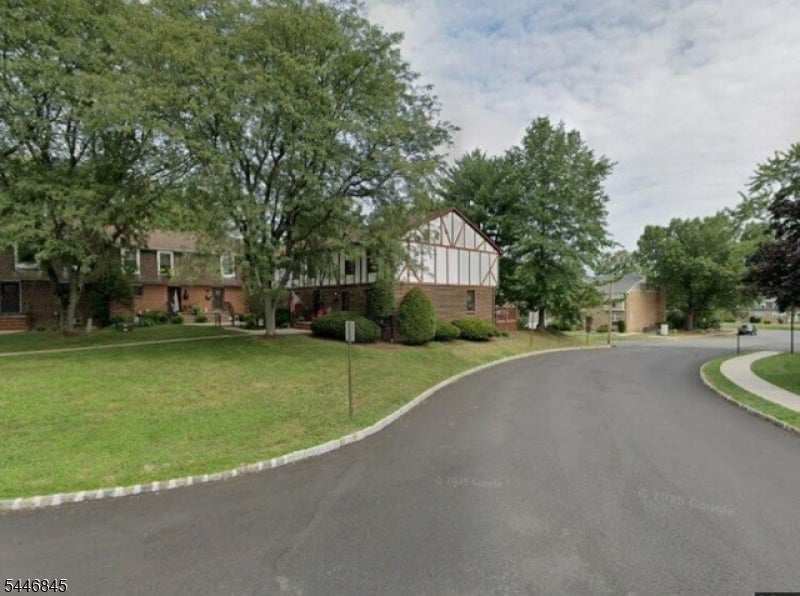 118 Devonshire Ct — photo