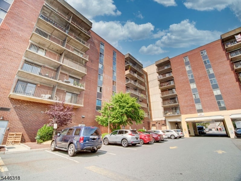 10 N Wood Ave 623 — photo