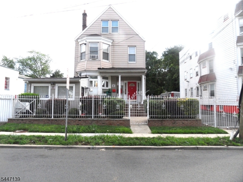 680-682 Lyons Avenue 3 — photo