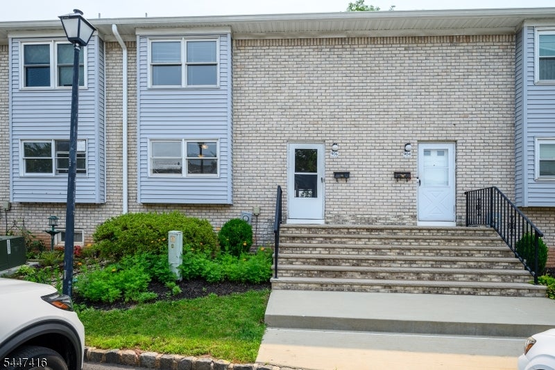 906 Robin Rd — photo