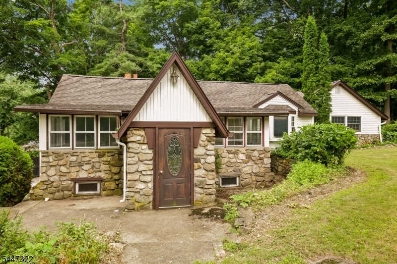 211 Wawayanda Road — photo