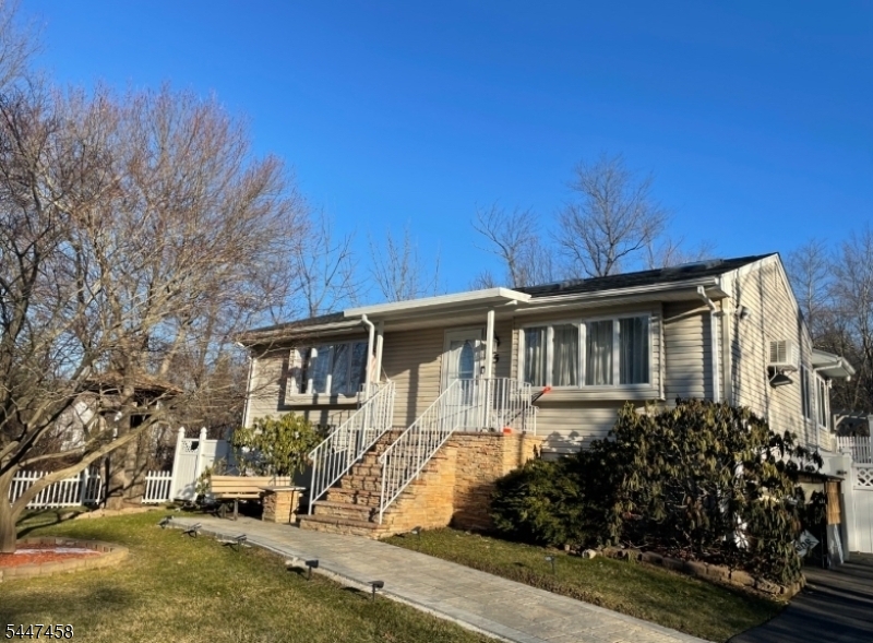 5 Wagonwheel Road — photo