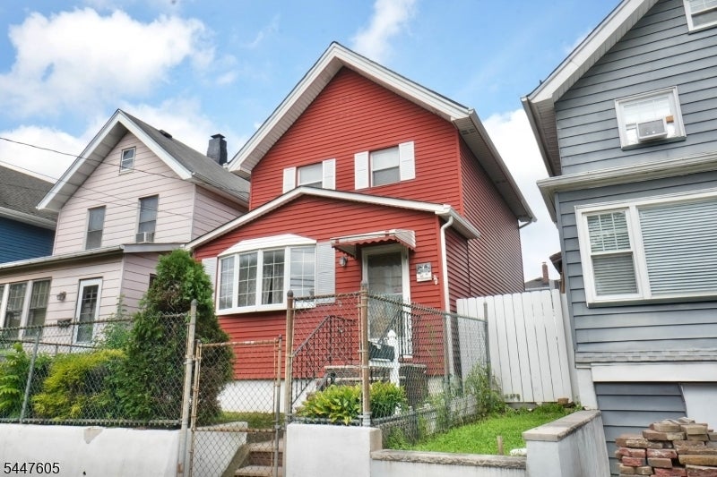 425 Davis Ave — photo