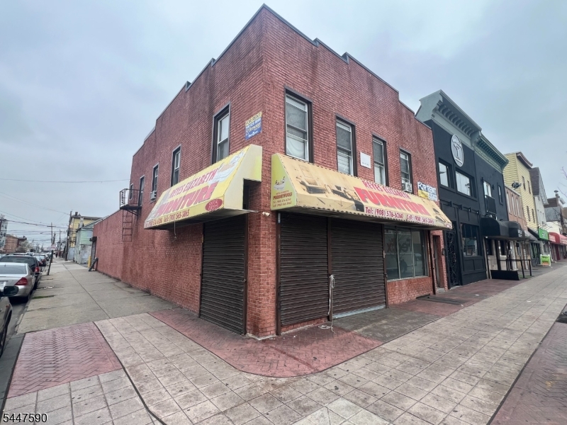 561 Elizabeth Avenue — photo